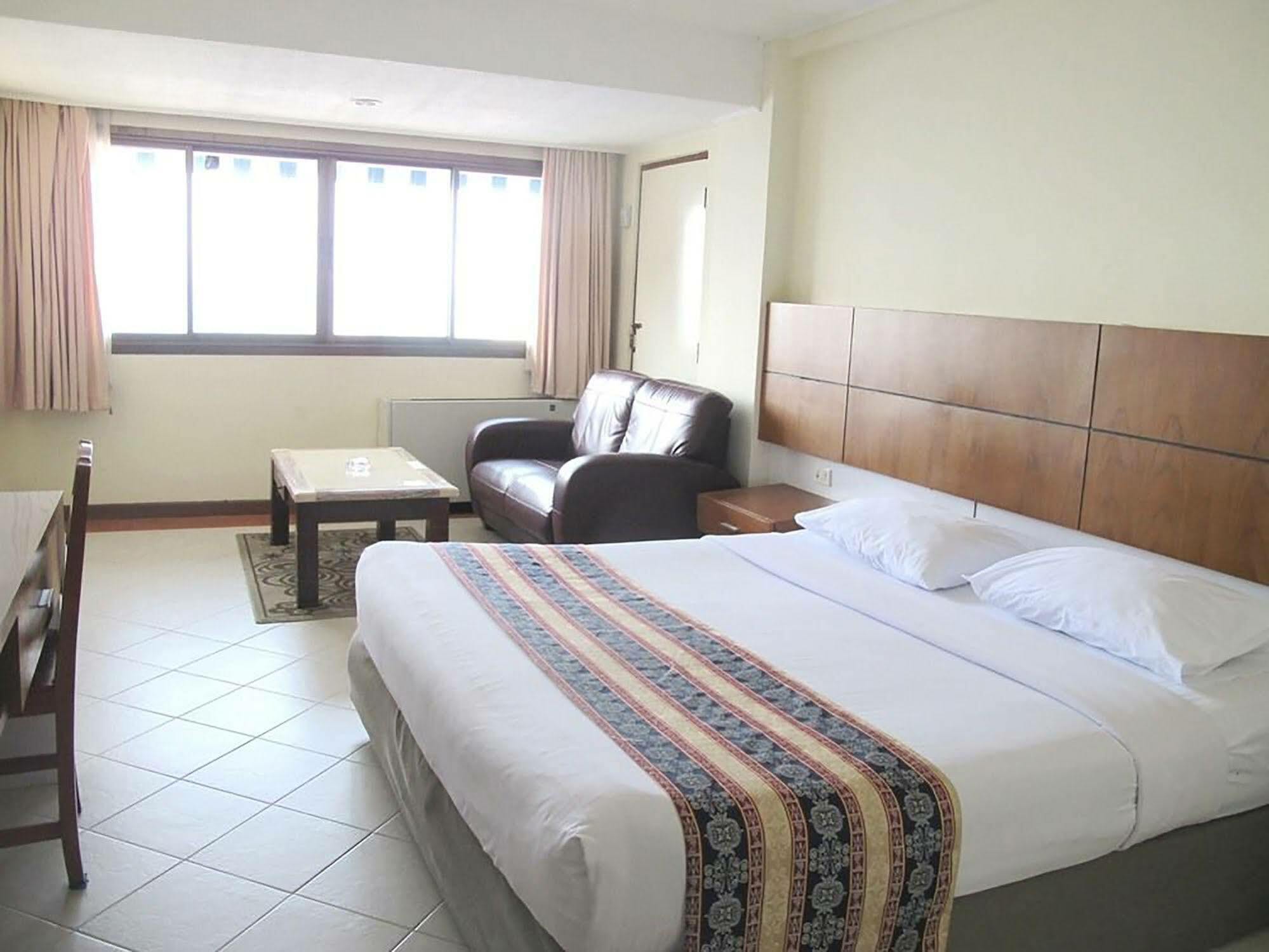 Diamond Beach Hotel Патая Екстериор снимка